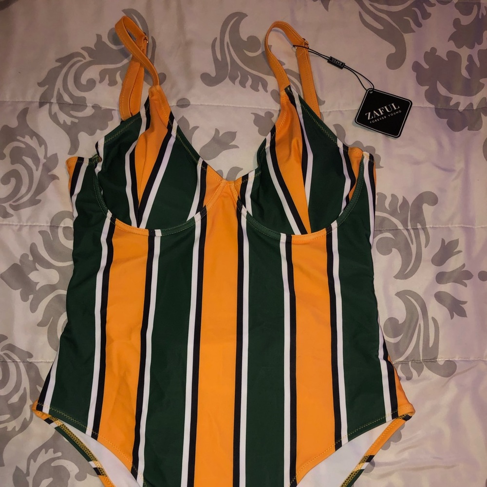 Green & orange one piece🧡